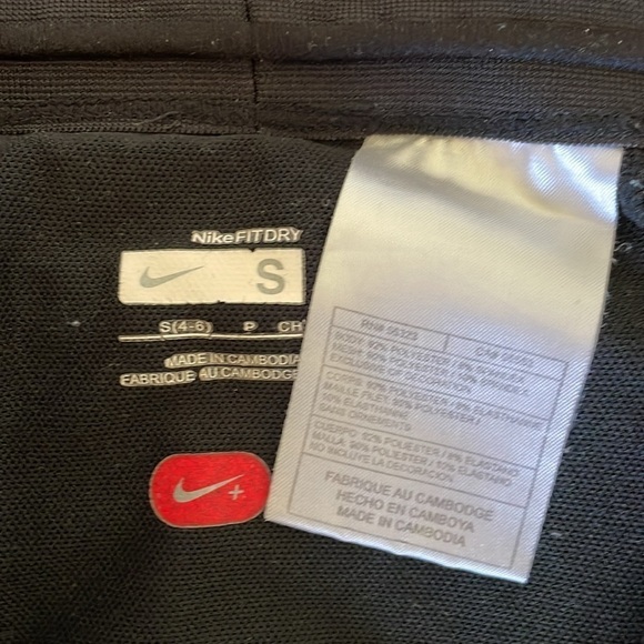 Nike Fit Dry Black Women Running Capri Fitted Black Reflective Small 4 6 - Picture 2 of 5